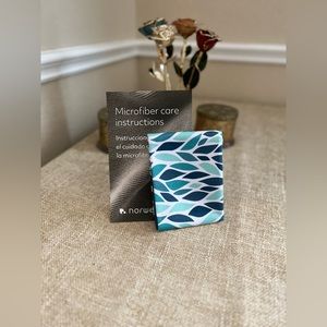 Norwex Window Cloth- Blue/Turquoise Leaves- New